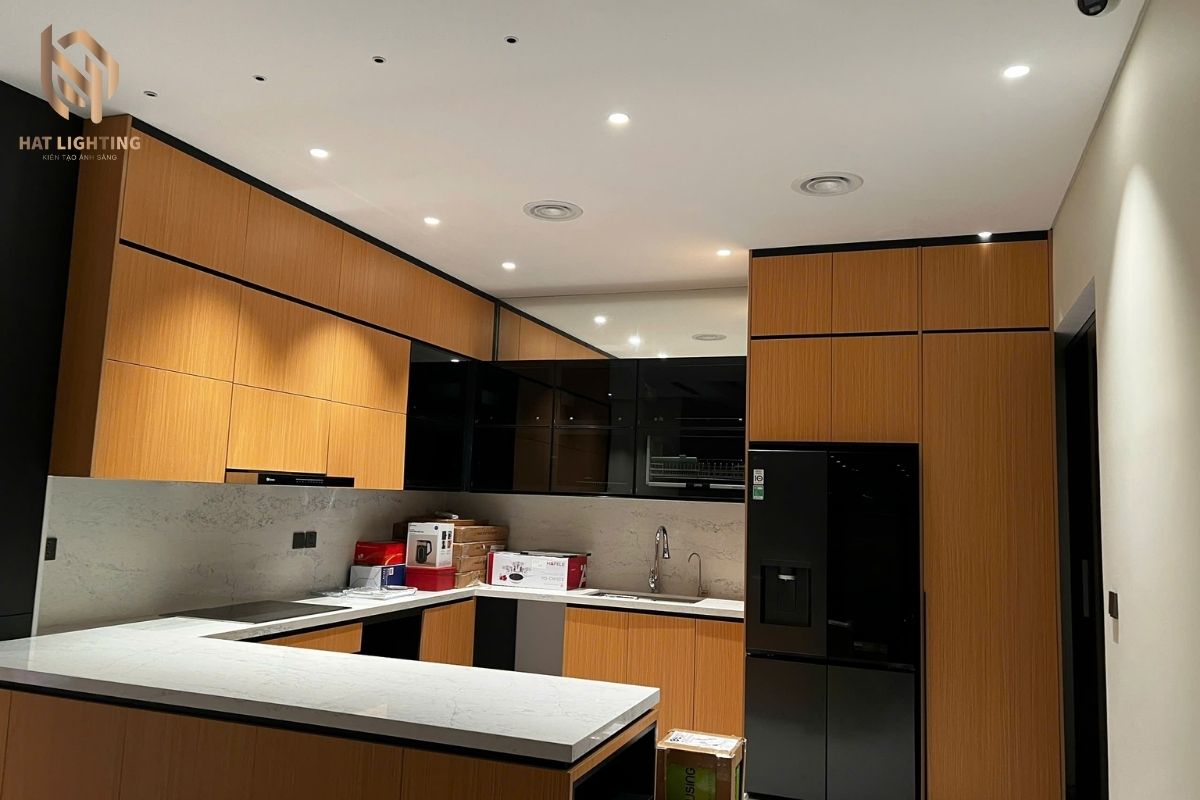 Ánh sáng nhấn là gì và vì sao nó quyết định chiều sâu không gian biệt thự?