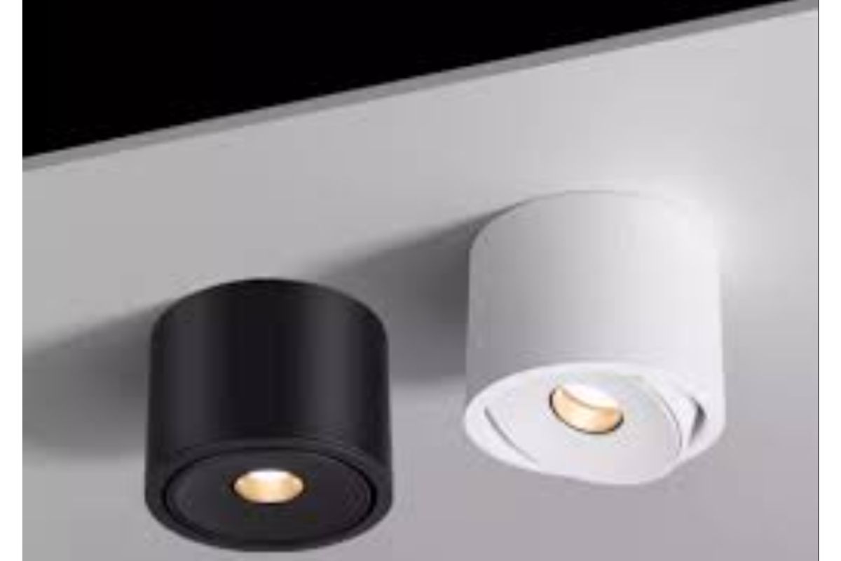 Sự khác biệt giữa đèn spotlight âm trần và gắn nổi trên trần bê tông