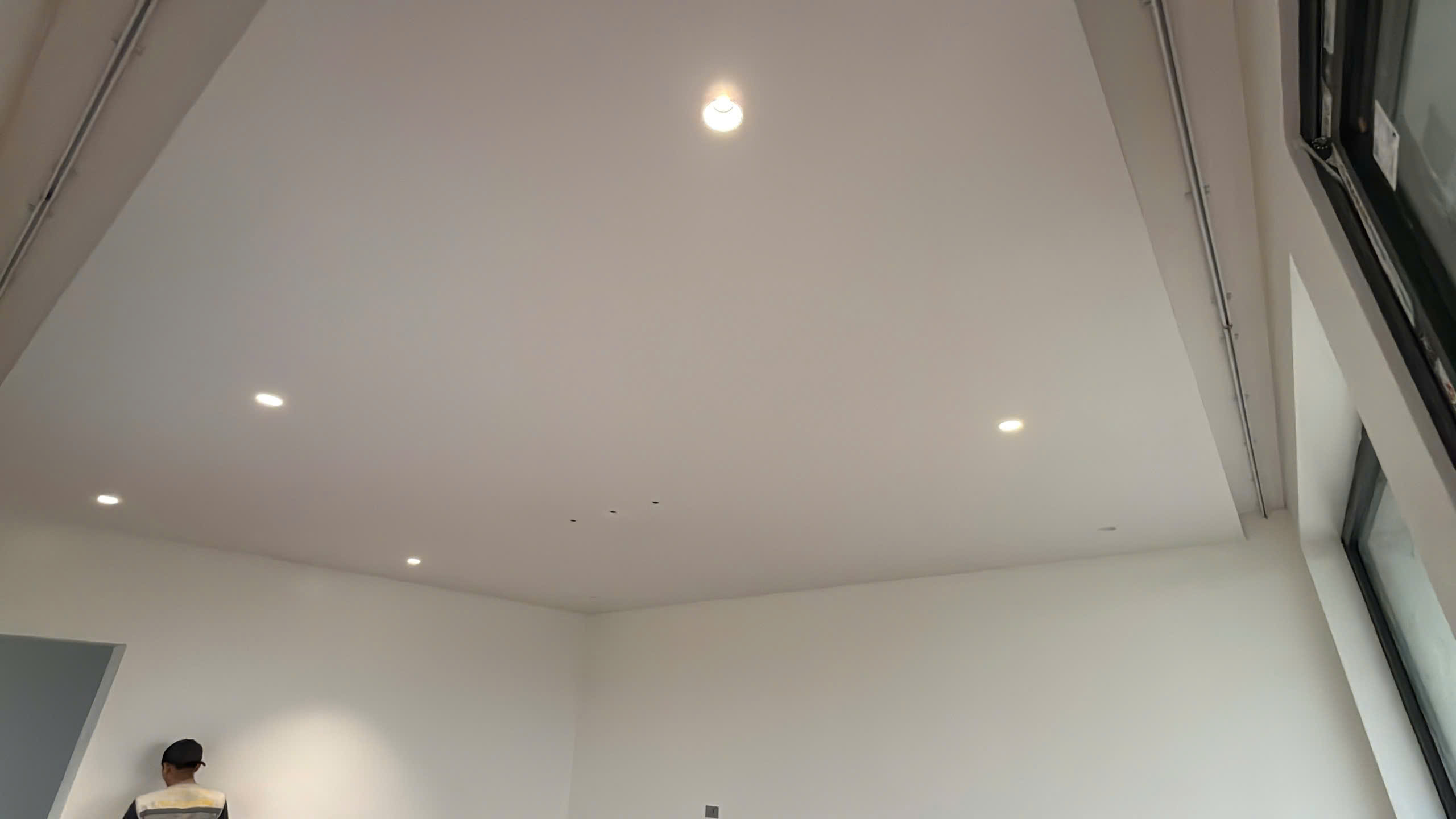 Thiết Kế Chiếu Sáng Nhà Phố Nghệ An 2026: Giải Pháp Chống Chói Toàn Diện 10 Ứng dụng dòng đèn downlight chống chói Nghệ An nguồn sâu cho trần thạch cao nhà phố hẹp.