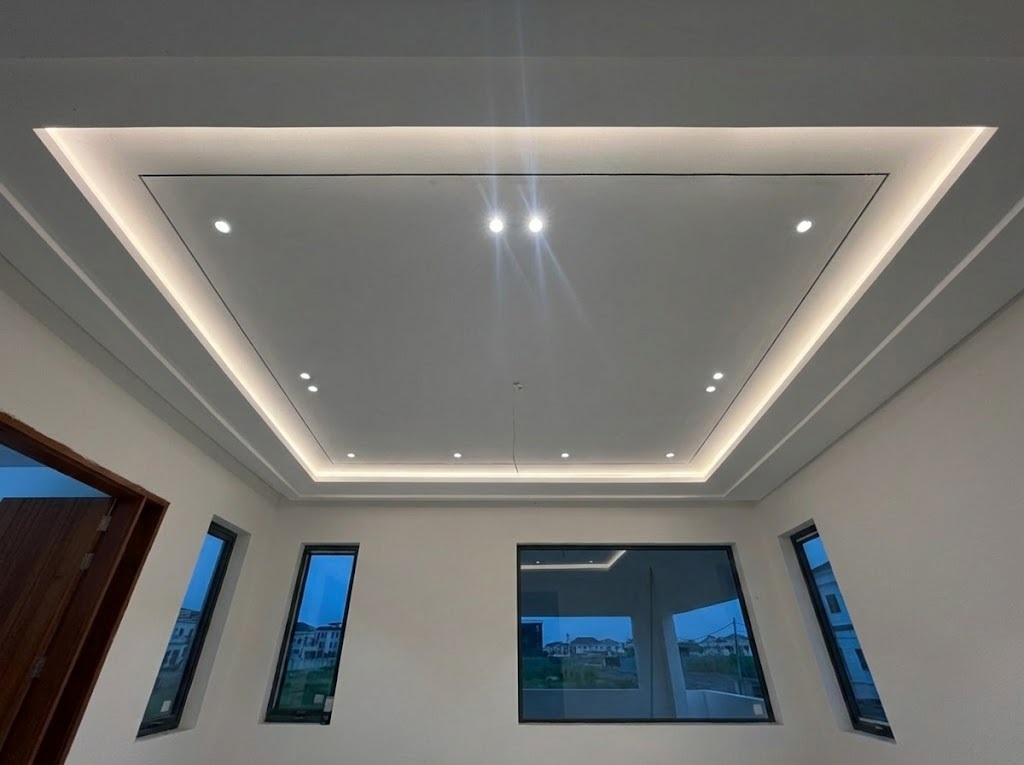 Tại Sao Lắp Đèn Spotlight Mà Nhà Vẫn Tối Tại Vinh? 3 Lỗi 90% Chủ Nhà Mắc Phải. 8 Cách bố trí đèn spotlight âm trần chuẩn kỹ thuật.