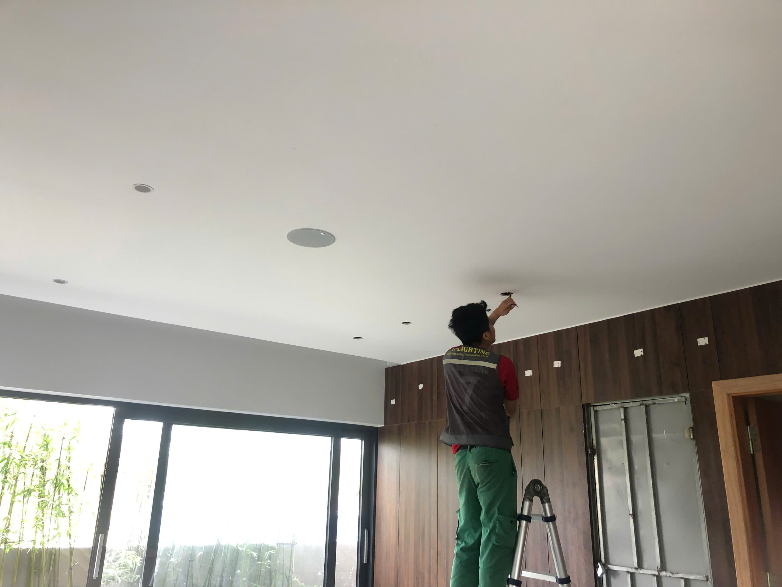 Mua Đèn Spotlight Tại Vinh Nghệ An Ở Đâu? Top 1 D 2026 15 Kỹ sư HAT Lighting thi công đèn spotlight biệt thự Nghệ An