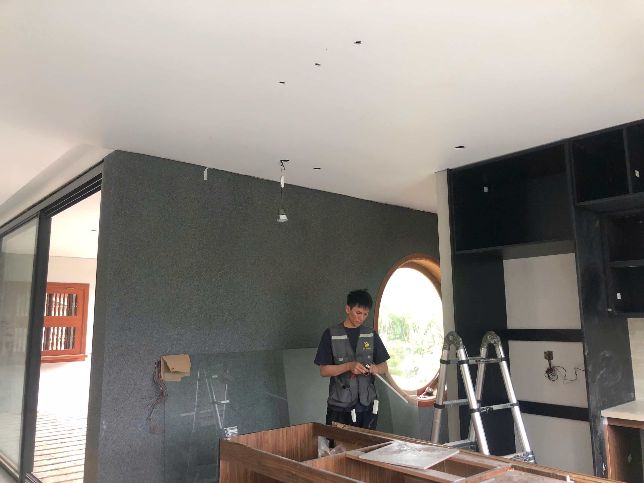 Đèn Spotlight Nhà Phố Nghệ An: Thiết Kế Ánh Sáng Mở Rộng Không Gian 2026 18 Kỹ sư HAT đo sáng cho đèn spotlight cao cấp tại Vinh.