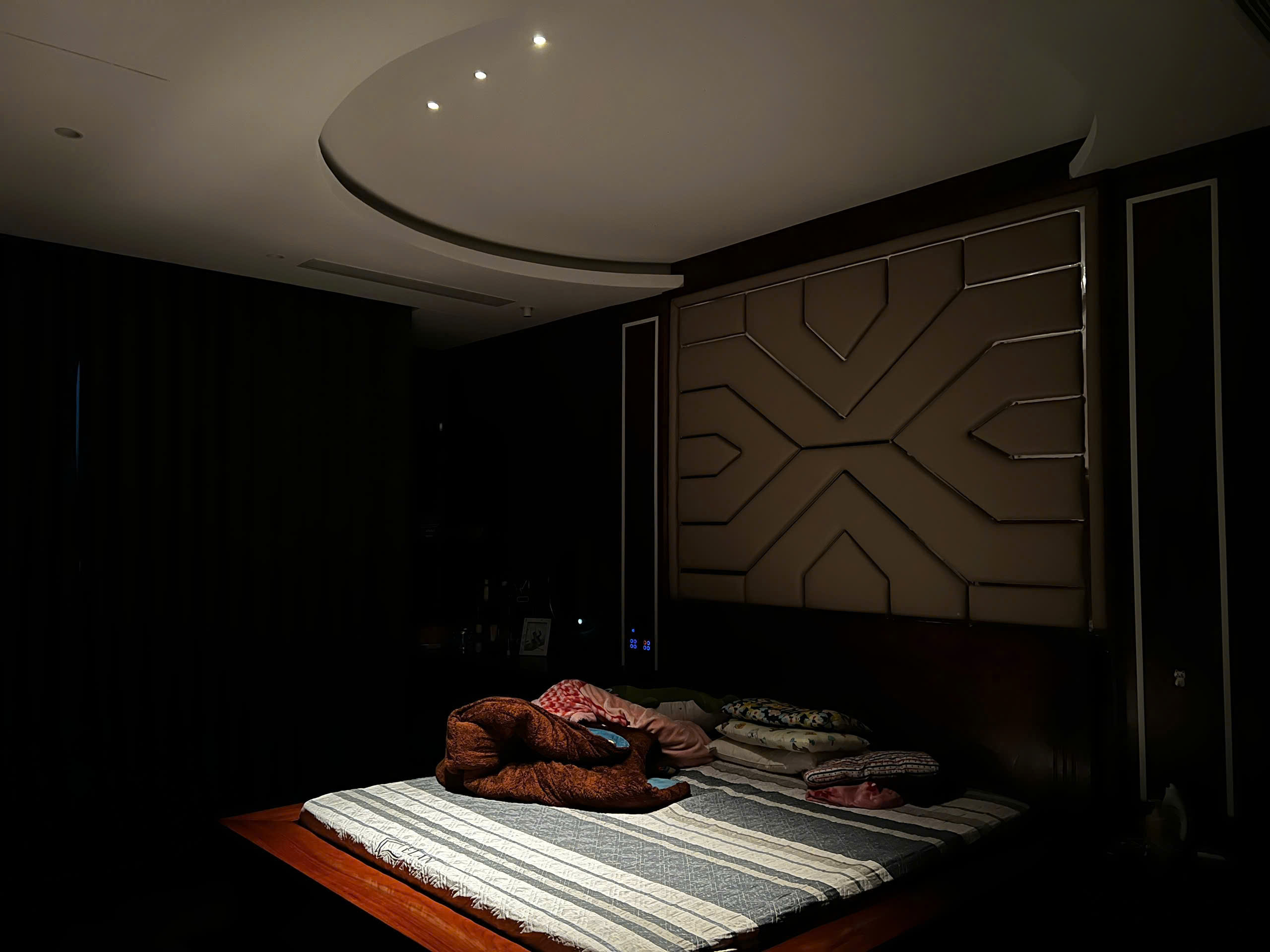bo tri den spotlight va downlight phong ngu