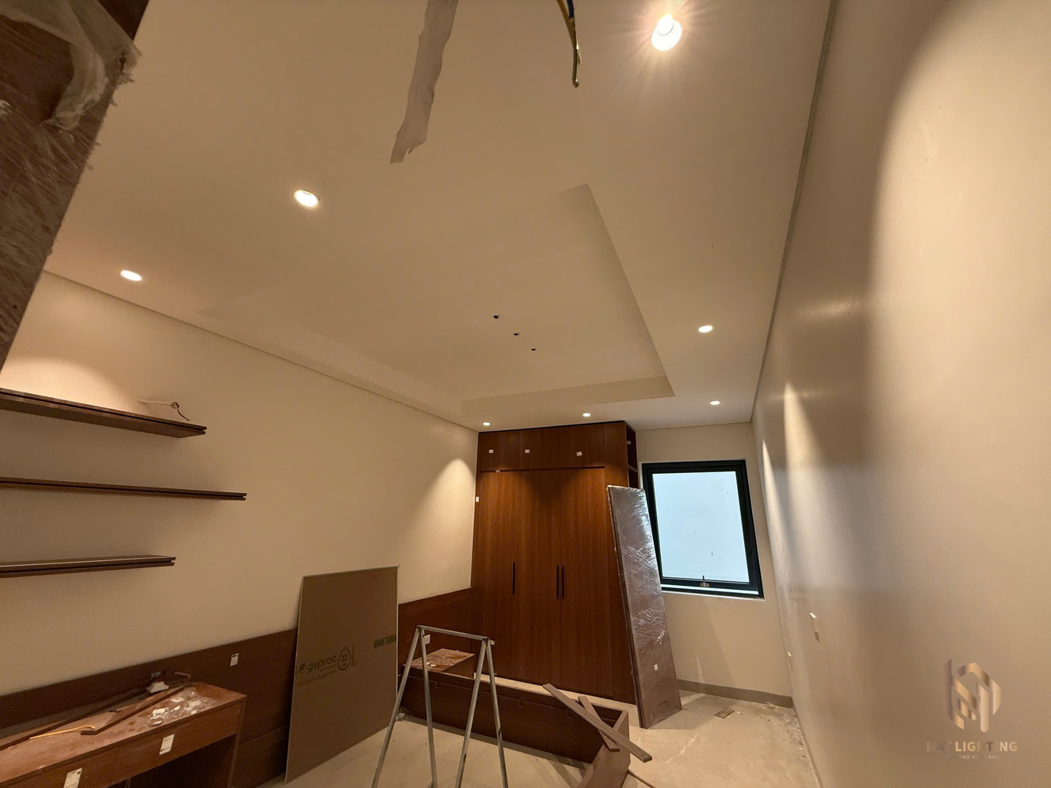 Đèn Âm Trần Tốt Nhất Hiện Nay & Cách Bố Trí Ánh Sáng Sang Trọng Như Resort 5 sao 4 Cách bố trí đèn âm trần tốt nhất hiện nay cho phòng ngủ với nhiệt độ màu vàng ấm 3000K êm dịu.