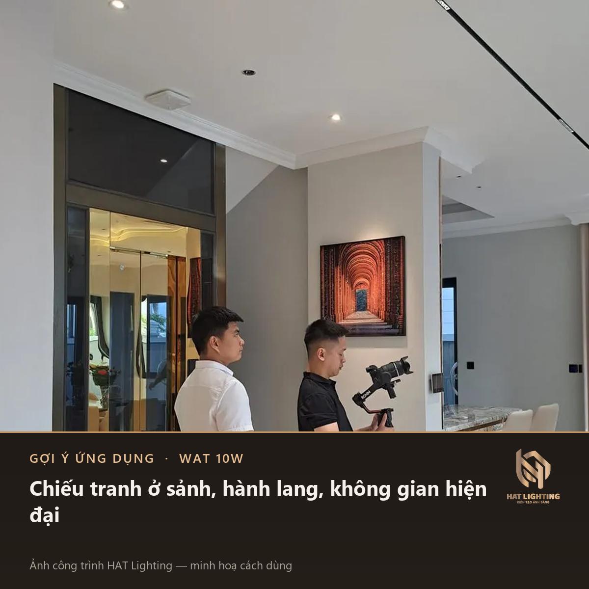 Đội ngũ HAT Lighting kiểm tra ánh sáng chiếu tranh tại sảnh một công trình